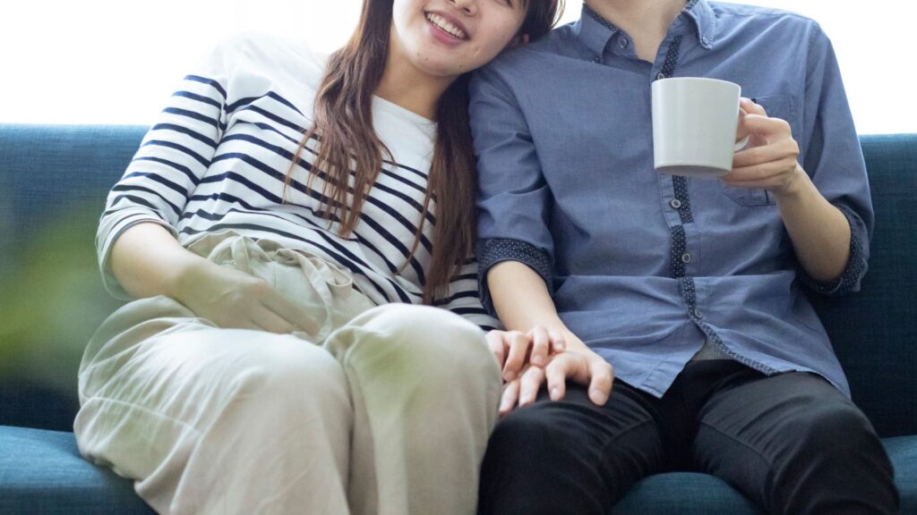 カップルが同棲を始めるタイミングは？
